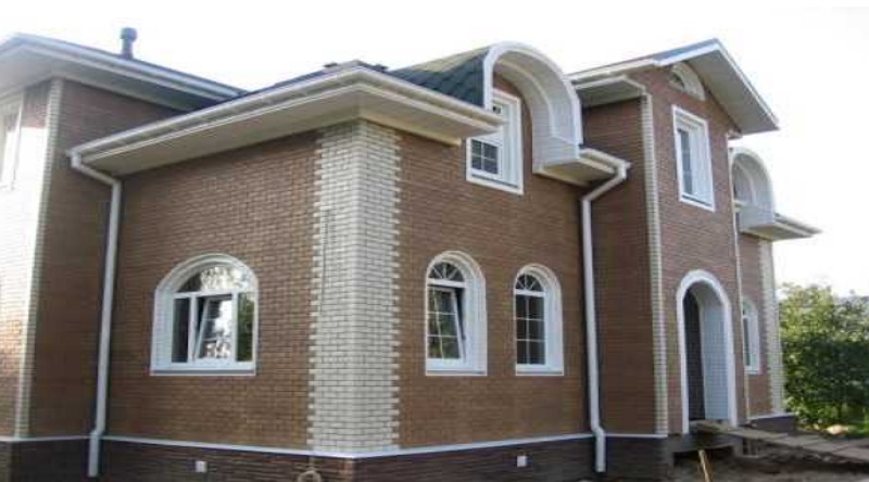 Combined Home Decoration With Brick Siding