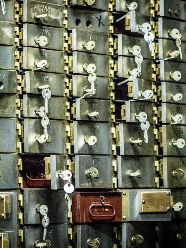What is A Safety Deposit Box?
